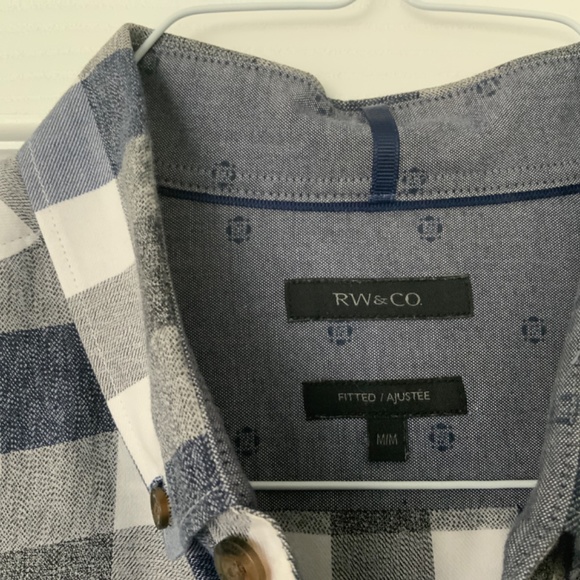 Men’s RW&CO Dress Shirt - Size M - Picture 2 of 2